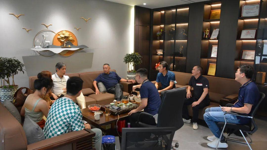 微水(shuǐ)泥新品廣受關注，吸引中國建築衛生陶瓷協會宮秘書(shū)長(cháng)前來(lái)參觀考察！